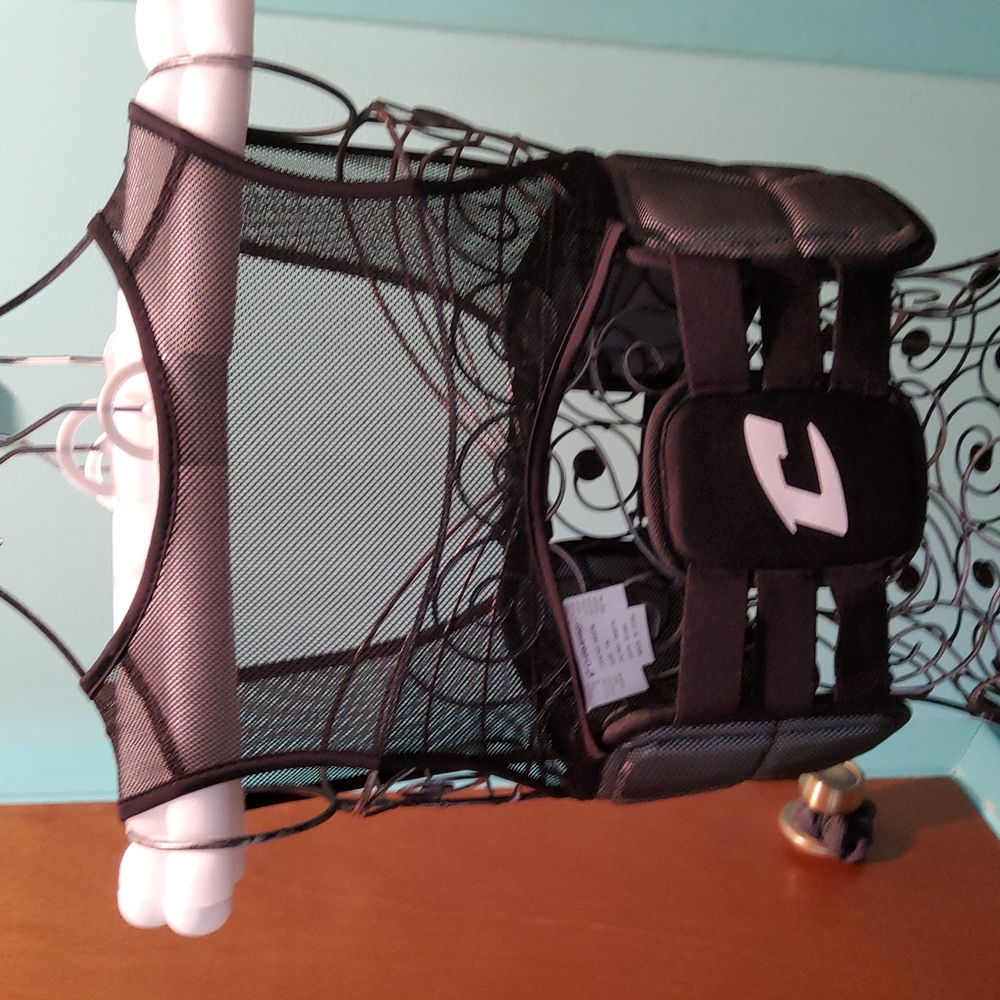 Sports Rib Vest - Picture 2 of 8